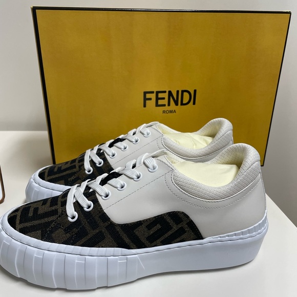 Fendi low top logo sneaker - Picture 4 of 6